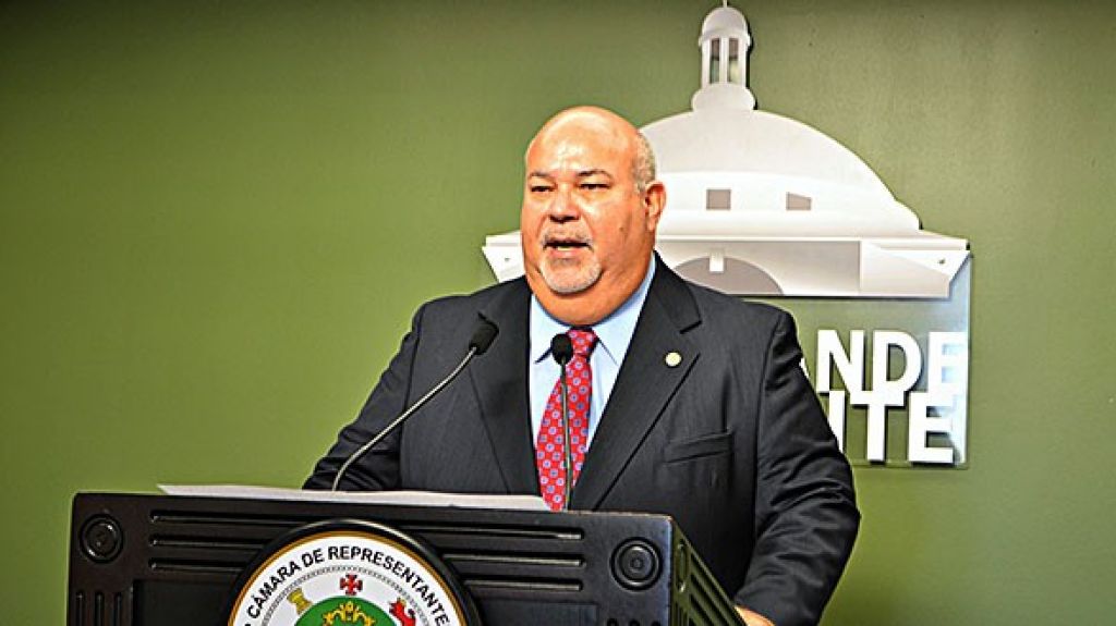  Presidente de la Cámara propone reciprocidad en licencias profesionales para puertorriqueños en la Florida 