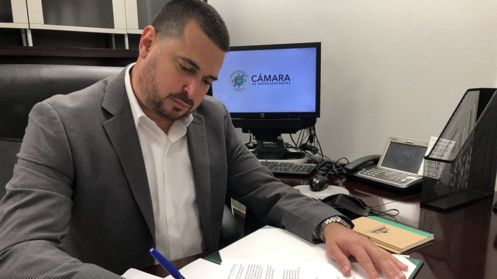  Fourquet Cordero presenta resoluciones en el inicio de su gesti&oacute;n legislativa en la C&aacute;mara 