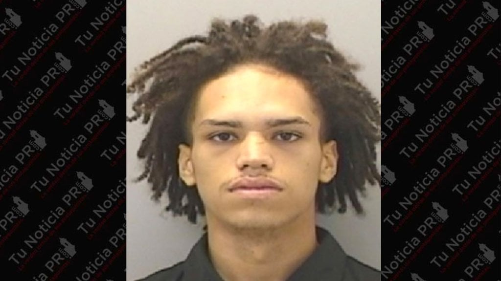  Municipales de San Juan arrestan a hombre que agredía a su pareja y le ocupan Marihuana 