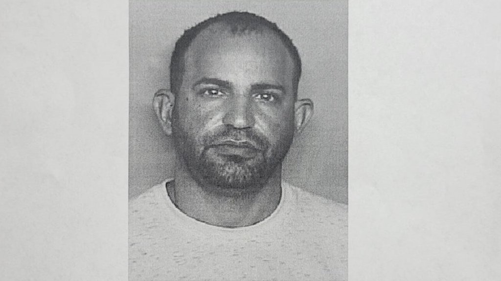  Robo dos cheques y los deposito en su cuenta, ahora est&aacute; en la c&aacute;rcel 