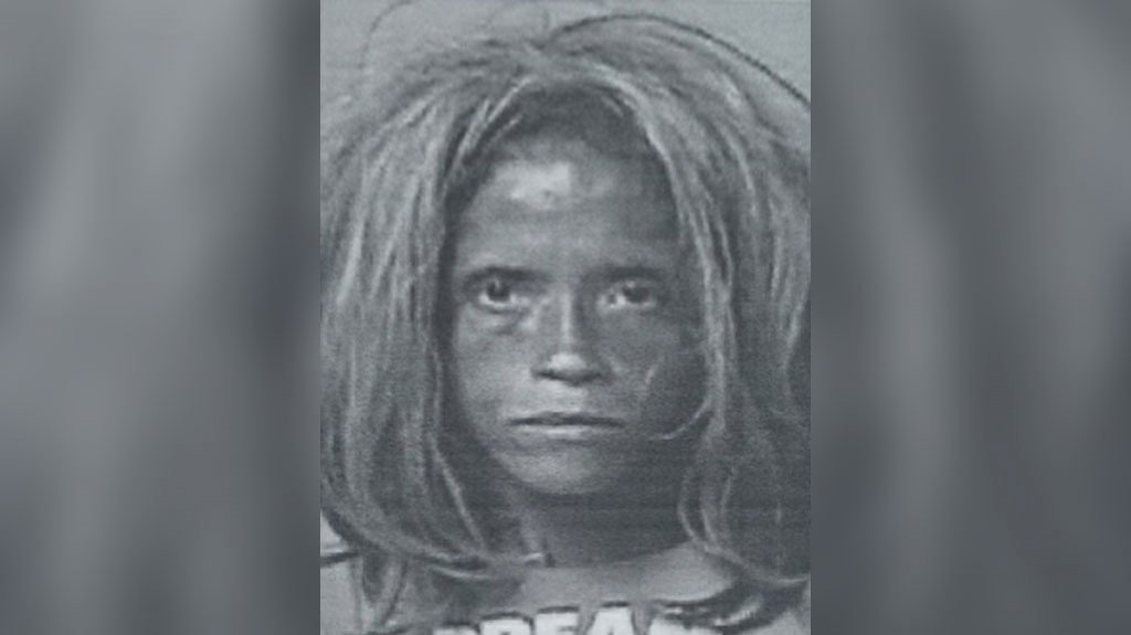  Mujer acusada de robar un bulto del interior de un carro en Humacao 