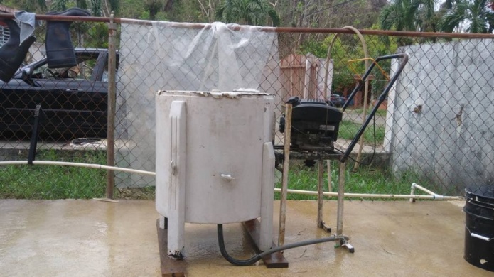 Video: Boricua utiliza podadora de gasolina para encender su lavadora