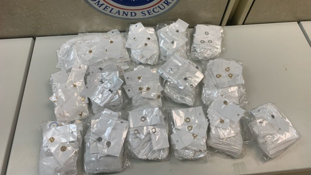  Federales incautan aretes y joyas falsas de dise&ntilde;ador 