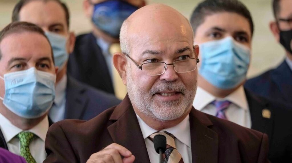  M&eacute;ndez N&uacute;&ntilde;ez dice que el pueblo merece transparencia y que escuchar&aacute; &ldquo;con mucho detenimiento&rdquo; lo que tiene que decir la gobernadora 