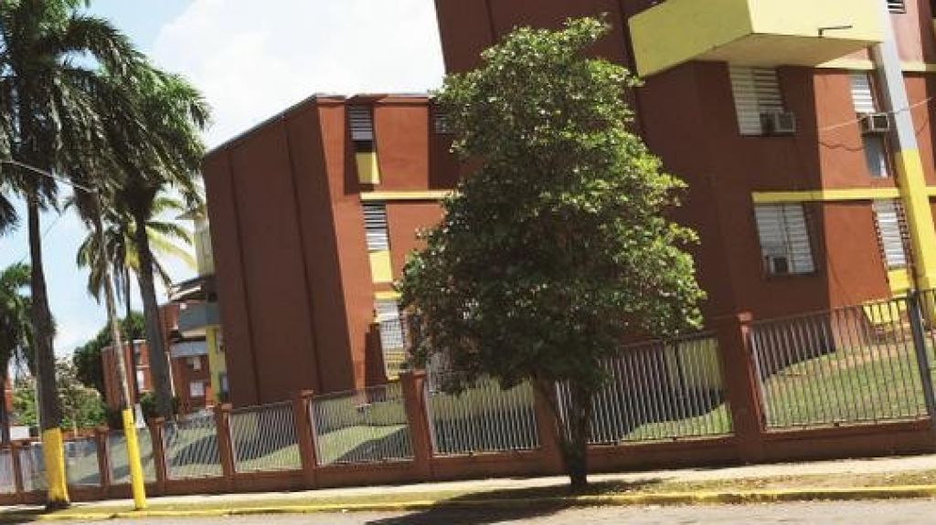  Residentes de Rio Piedras, captan en video violento tiroteo anoche entre Monte Hatillo y Monte Park 