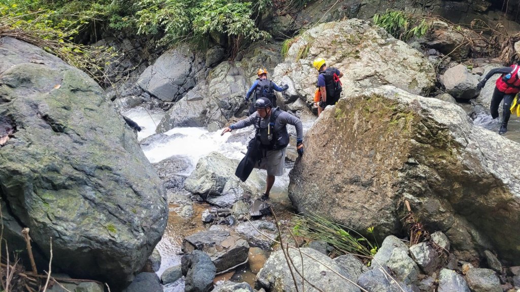  Rescatan uno de los cuerpos desaparecidos por golpe de agua en el charco La Soplaera de Pe&ntilde;uelas 