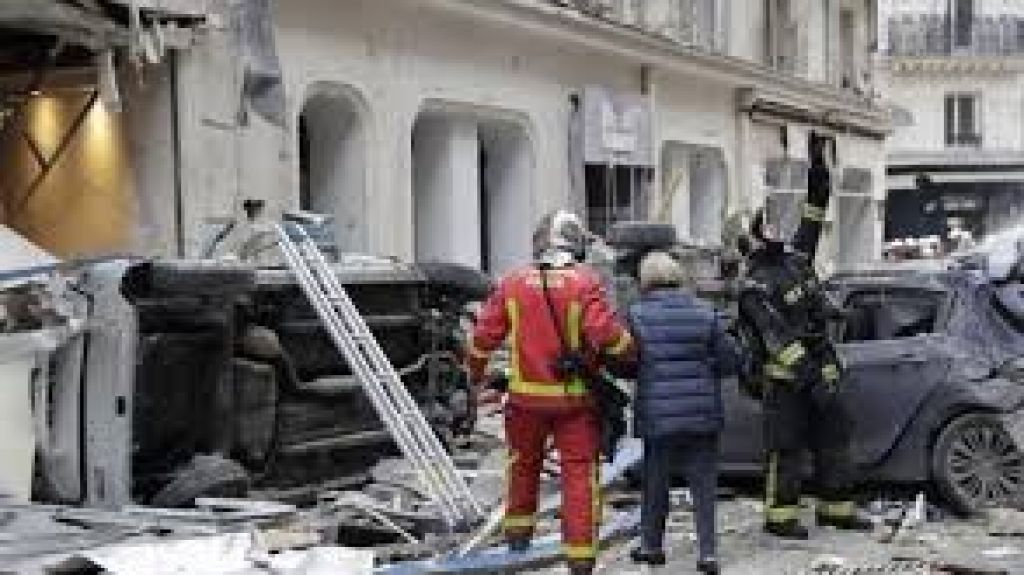  Vea video: Hallado el cad&aacute;ver de una mujer sepultada por la explosi&oacute;n en Par&iacute;s 