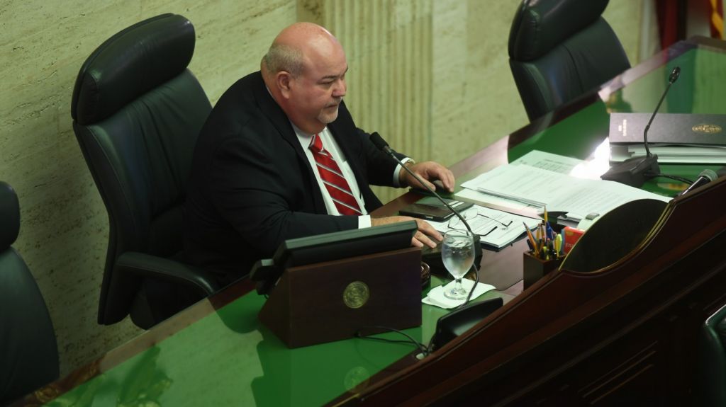  C&aacute;mara aprueba medida que elimina bono a Walter Higgins 