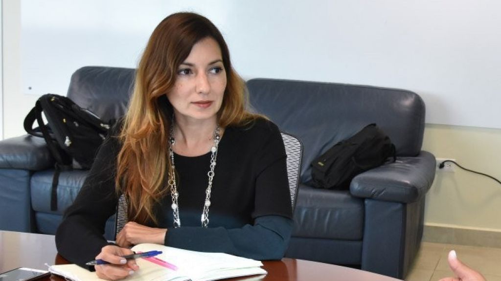  Directora ejecutiva de Edificios P&uacute;blicos inspecciona trabajos en Culebra 