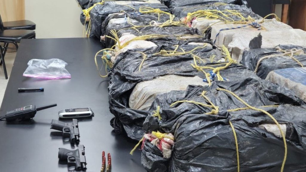  Polic&iacute;a ocupa cargamento de coca&iacute;na en Pi&ntilde;ones 