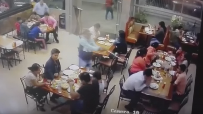 Fuertes imÃ¡genes: asesinan brutalmente a clientes de un restaurante en PerÃº