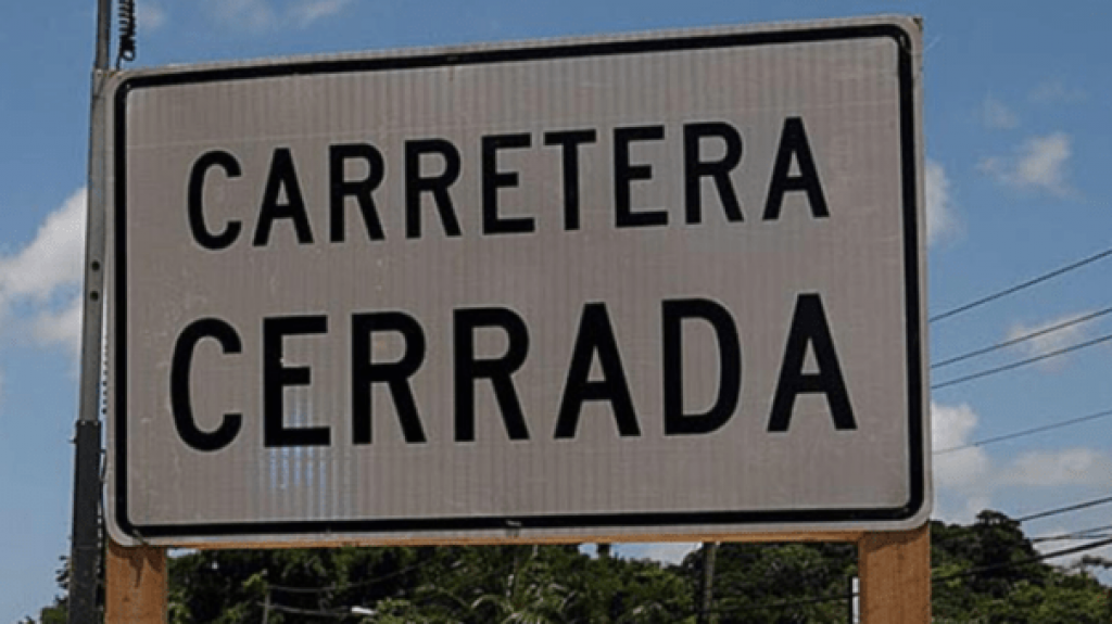  4 personas heridas con veh&iacute;culo volcado en Puente Teodoro Moscoso 