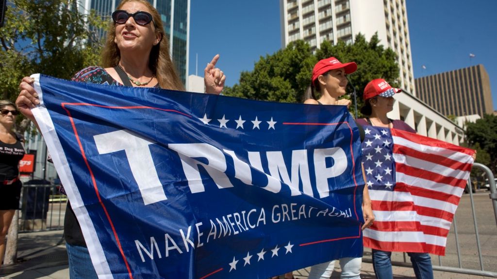  Trump insiste en necesidad de nuevo tramo de muro por "emergencia nacional" 