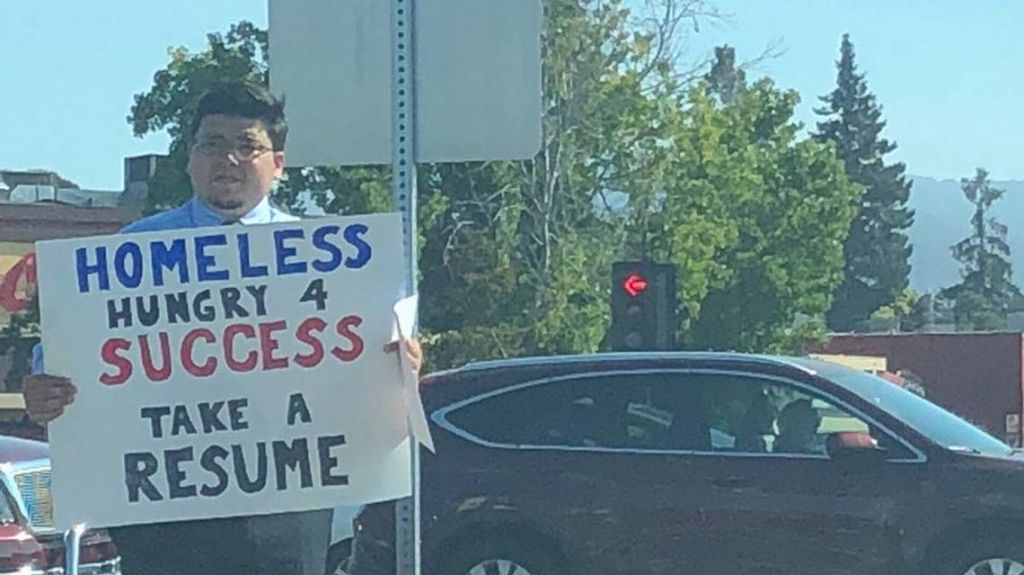  No quiso pedir limosna y busc&oacute; una forma de promover su talento. Le llovieron las ofertas 