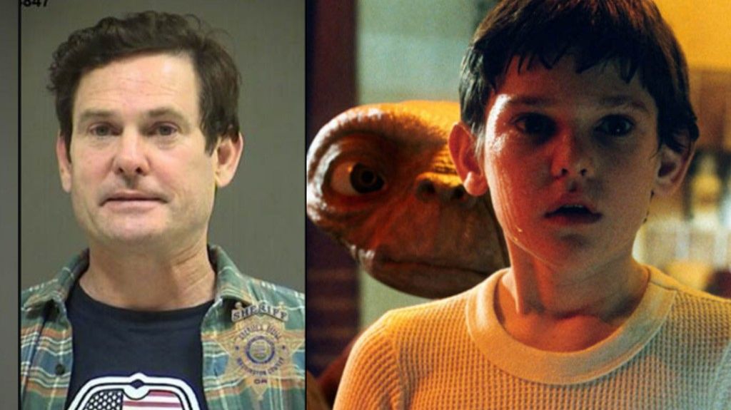  Elliot de "E.T. el extraterrestre", arrestado por conducir ebrio en Oreg&oacute;n 