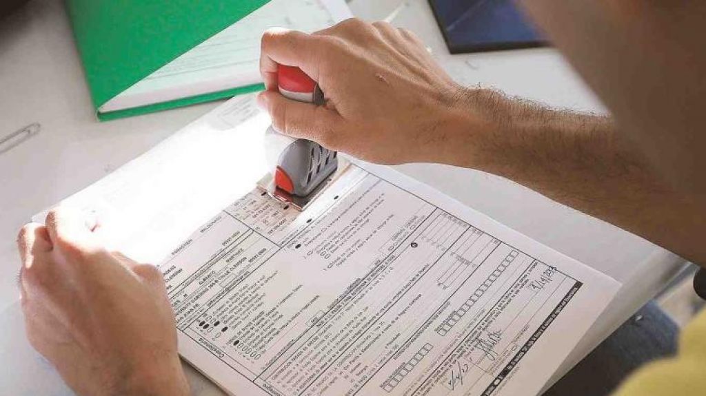  Gobernador anuncia el env&iacute;o de los primeros reintegros de las planillas 