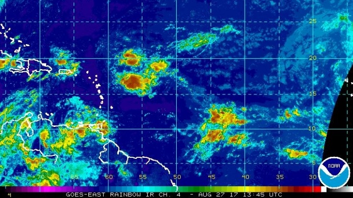 Tiempo variable por el paso de onda tropical.