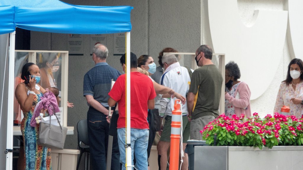  Florida supera a Nueva York con m&aacute;s de 414.000 casos de la COVID-19 