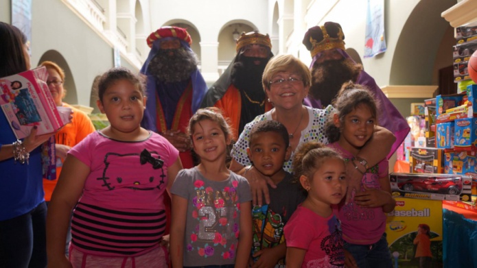 Sobre 5,000  niÃ±os reciben regalos de Reyes en la Ciudad SeÃ±orial