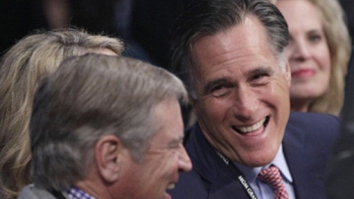 Mitt Romney cuenta un chiste sobre Barack Obama