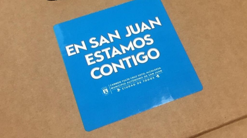  AsociaciÃ³n de Maestros denuncia YulÃ­n coge pon; pone calcomanÃ­as en suministros entregados por ellos 