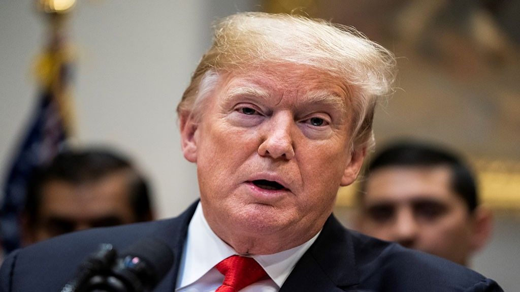  Trump felicita a todos por el 2019, incluso a "medios de comunicaci&oacute;n falsos" 