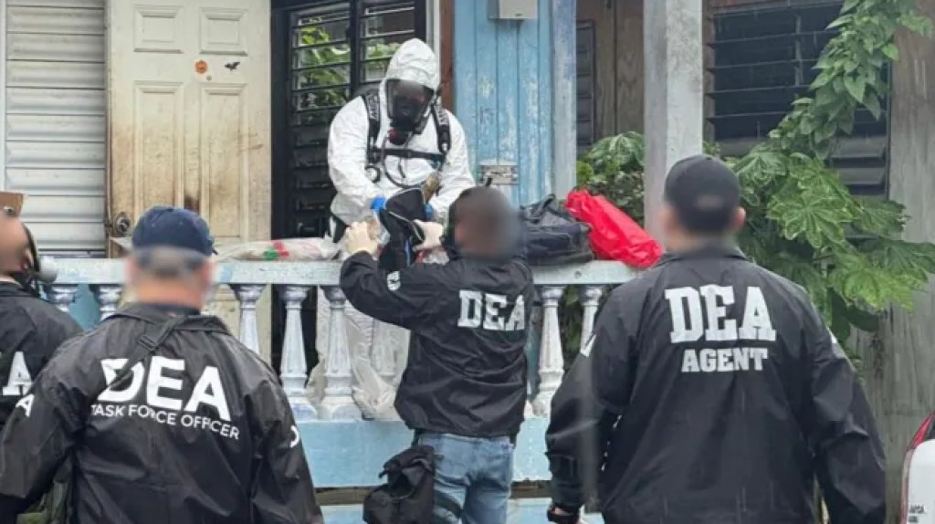  Video: Mujer policía se intoxica con fentanilo durante allanamiento en Mayagüez 