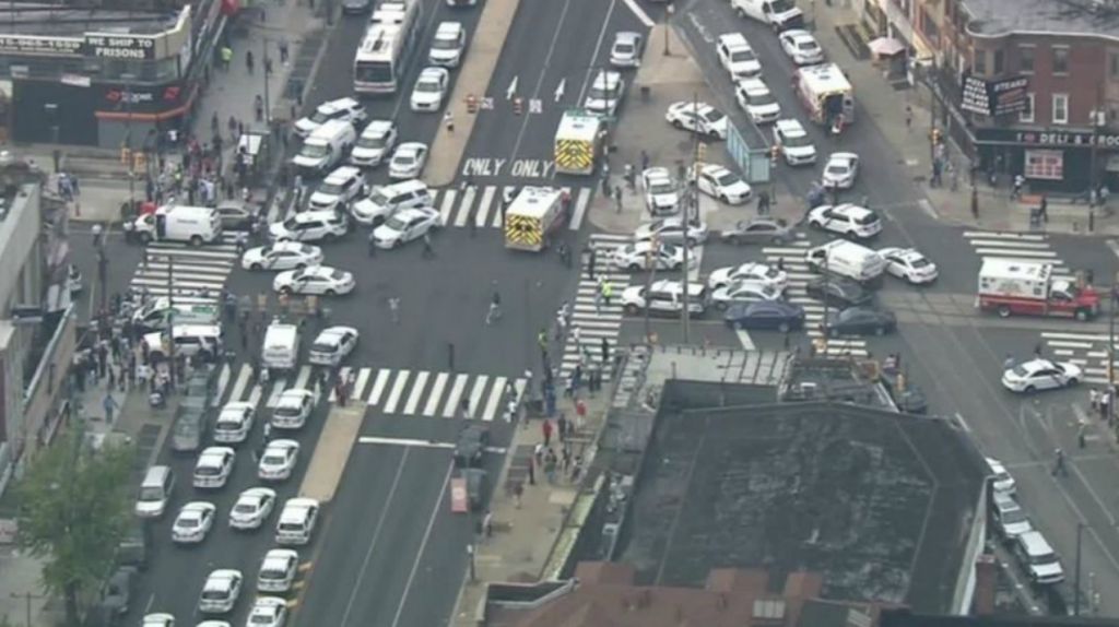  Video: Tres polic&iacute;as heridos durante tiroteo en el norte de Filadelfia 