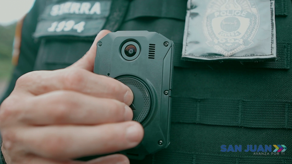  VIDEO: Entrega primeras 40 c&aacute;maras corporales a agentes municipales de San Juan 