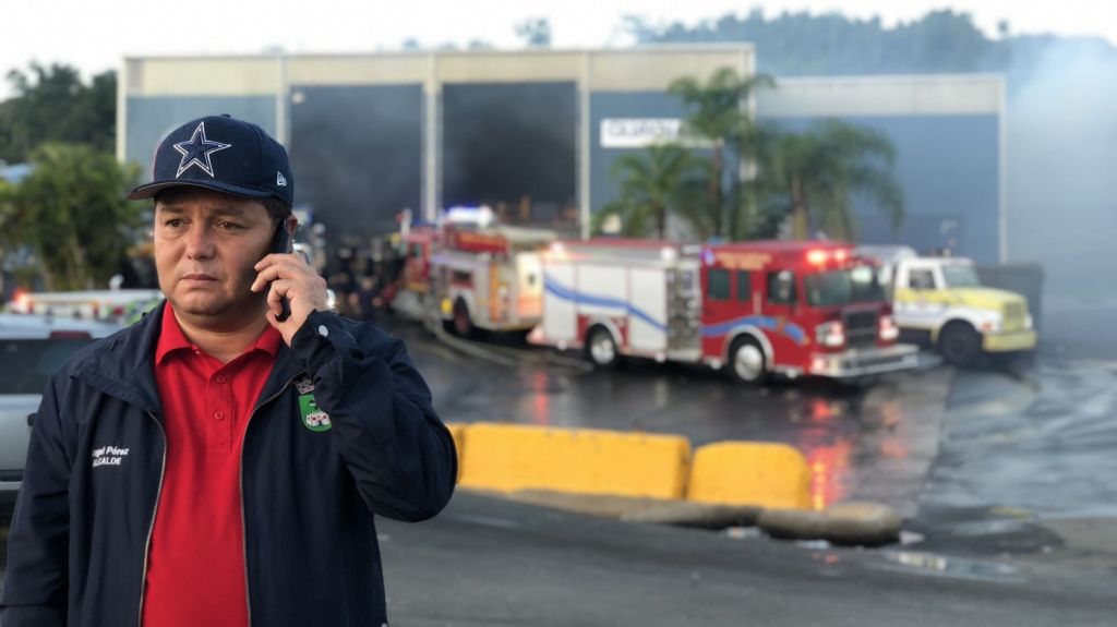  Vea fotos: Contenido el fuego tras escalamiento en recicladora de Guaynabo 