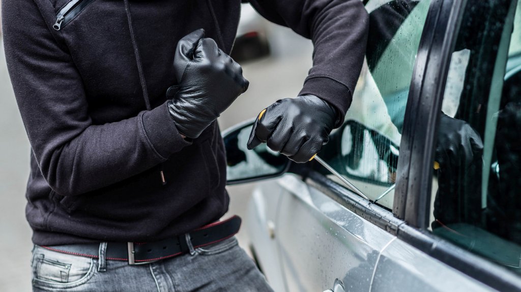  Roban 4 carros en Bayam&oacute;n 