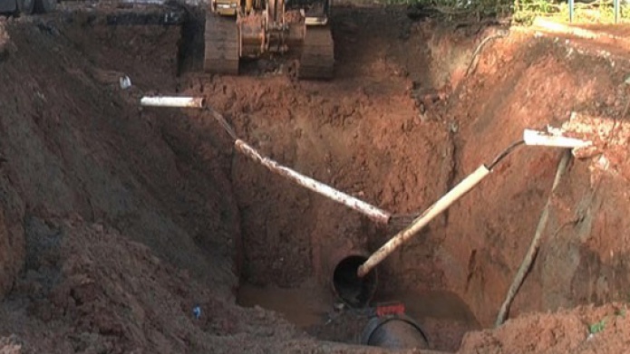 Sigue en progreso reparaciÃ³n tuberÃ­a averiada en Arecibo