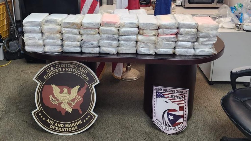  Arrestan a dos hombres con 65 bloques de coca&iacute;na cerca de la isla de Mona 