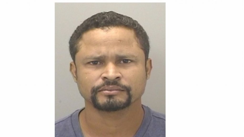  Arrestan a hombre en San Juan por romper los cristales del auto a su pareja 