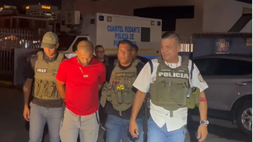  Video en vivo: Arrestan hombre que asesino a otro por 20 d&oacute;lares en negocio de San Juan 