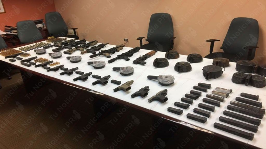 Fotos: Ocupan poderoso arsenal de armas y municiones en escuela publica abandonada en Rio Piedras 