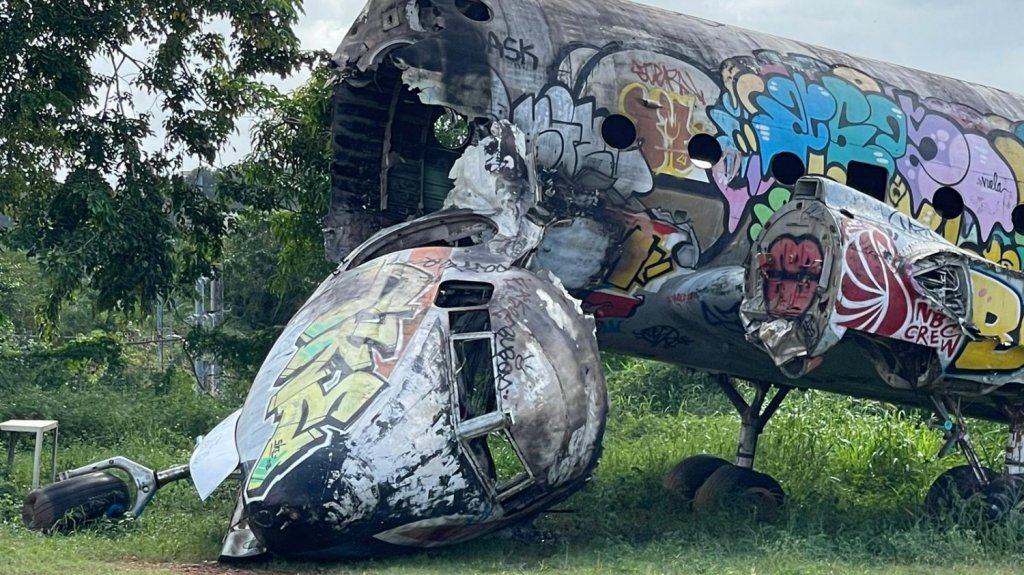  Se quema avión abandonado en Aguadilla 