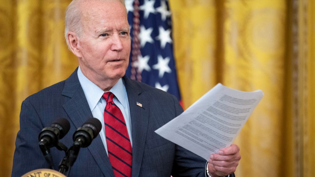  Biden apuesta por la igualdad en pol&iacute;ticas para estrechar brecha para latinos 