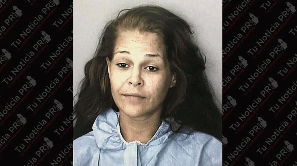  Polic&iacute;a busca esta mujer por comprar con tarjeta de cr&eacute;dito robada en Walmart de Plaza Escorial 