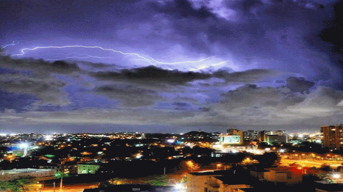 Espectacular Tormenta Electrica Durante la Madrugada (Vea las Fotos)