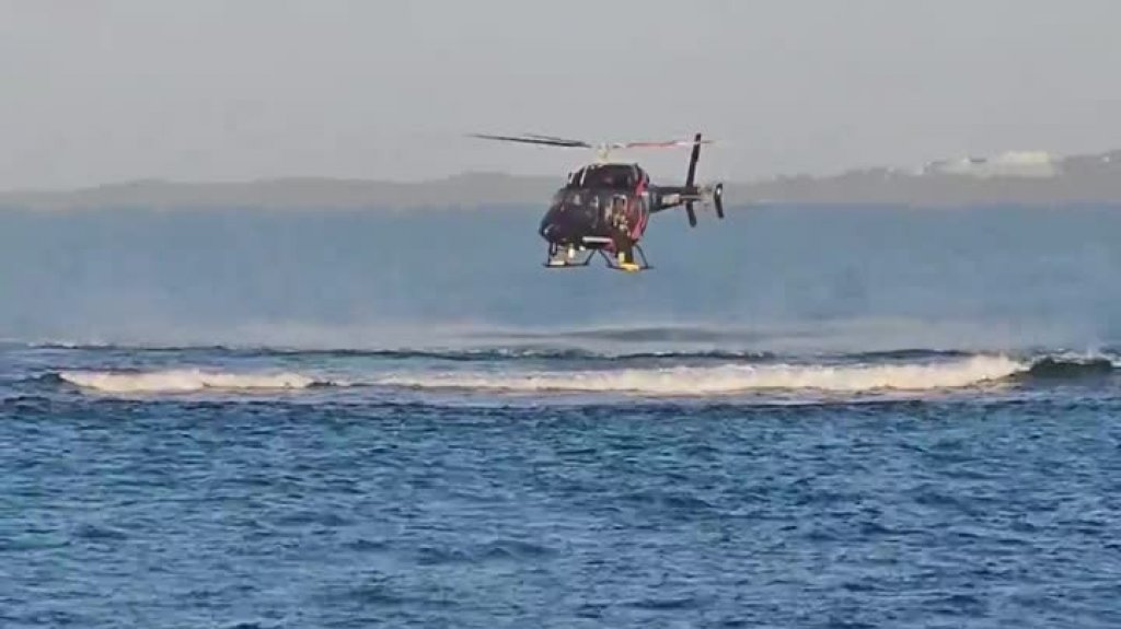  Video del momento en que buzos se tiran desde el helic&oacute;ptero de FURA para buscar desaparecido en Playa de Luquillo 