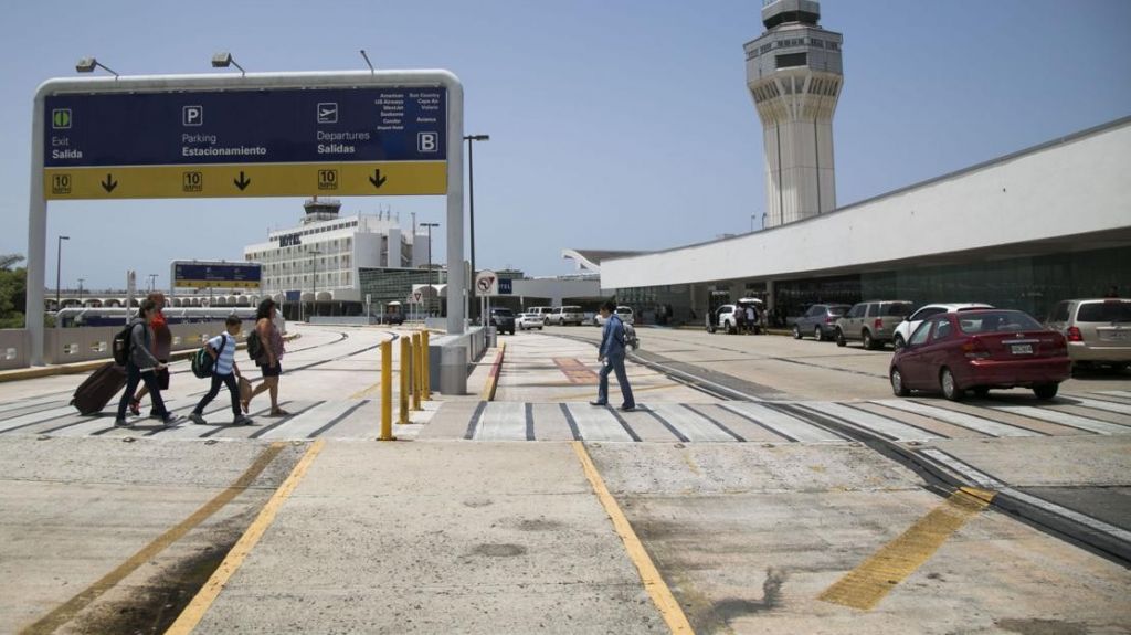 Muere en avi&oacute;n pasajero que viajaba de Chicago a Puerto Rico 