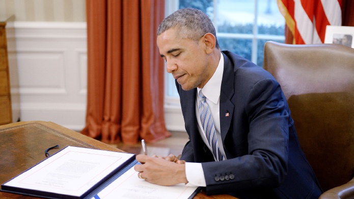 Obama firma presupuesto gubernamental por 1.1 billones
