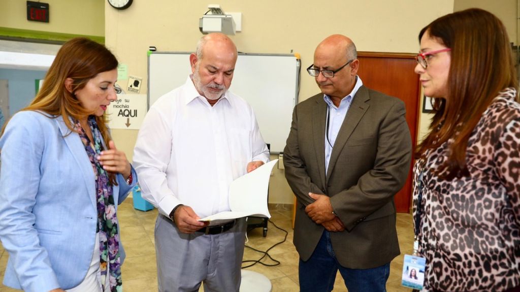  &lsquo;Johnny&rsquo; M&eacute;ndez dice alert&oacute; sobre situaci&oacute;n de ratas y hongo en escuela de Luquillo 