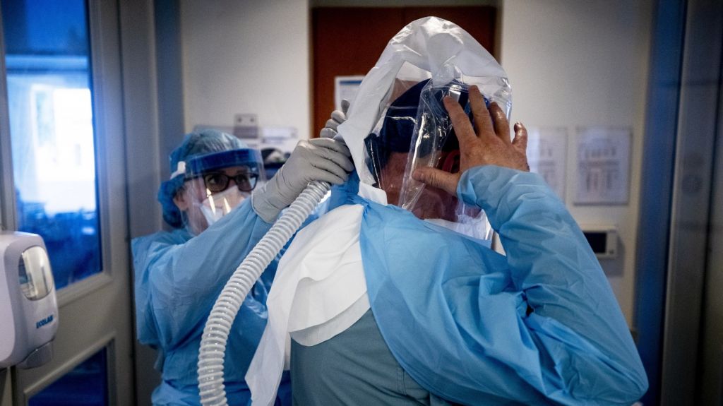  Doctora hispana demanda a hospital que la sancion&oacute; por video sobre COVID-19 