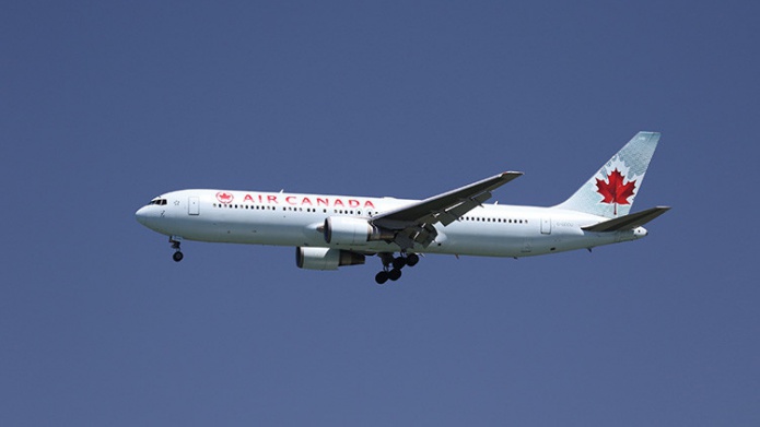 Video: DesvÃ­an un vuelo de Air Canada con destino a Toronto por informes de 20 heridos a bordo