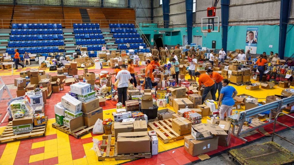  Organizaci&oacute;n de j&oacute;venes Puerto Rico Cambia env&iacute;a ayuda humanitaria a Bahamas 