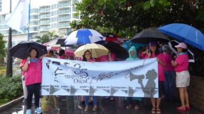 Lluvia no detiene reclamo de excarcelaciÃ³n de Oscar LÃ³pez Rivera