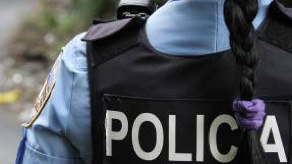  Arrestan mujer en Santurce por tratar de cambiar cheque de PUA. 