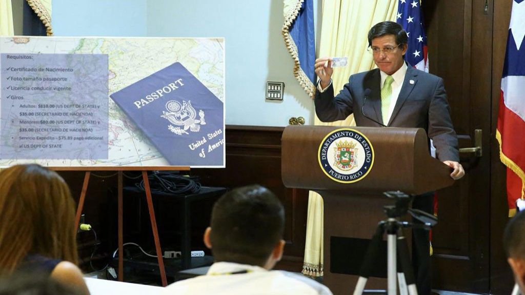  Secretario de Estado pide a ciudadanos adquirir el Real ID 